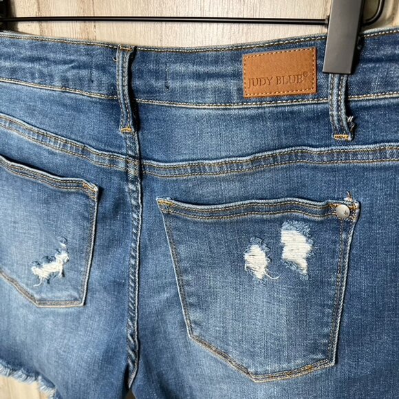 Judy Blue Denim Shorts Distressed Raw Hem Leopard Print Patches Womens Medium - Picture 3 of 7